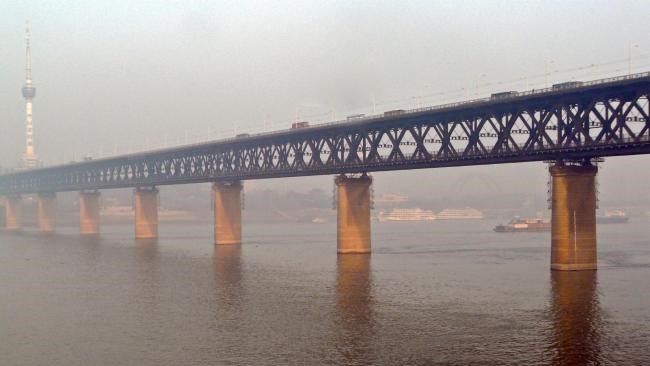 Brücke über den Jangtse in Wuhan in China