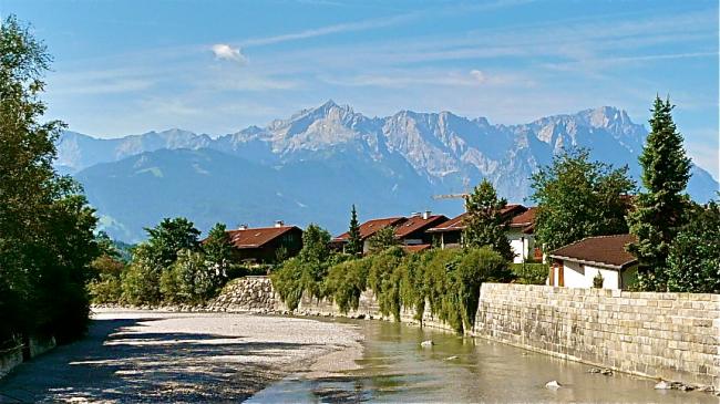 Zugspitze von Garmisch-Partenkirchen gesehen