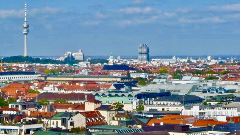 Ausblick vom Alten Peter über die Dächer von München