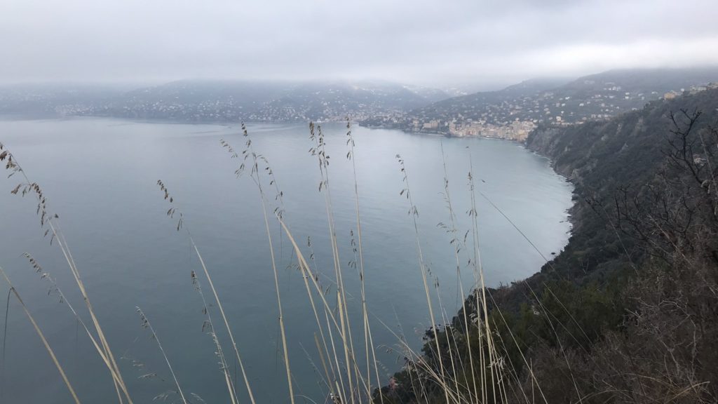 Ligurisches Meer vor Genua im Winter