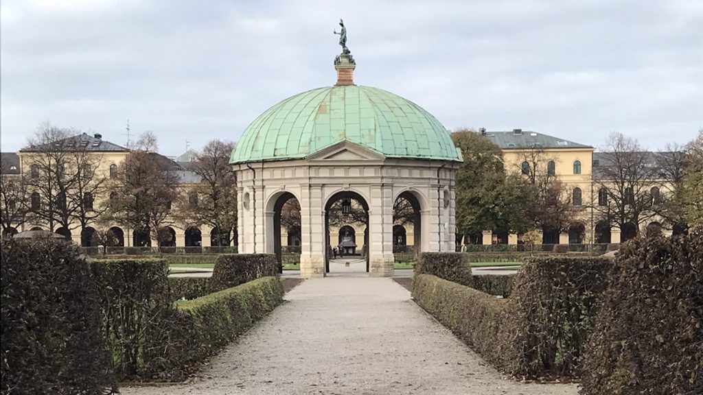 Im Münchner Hofgarten nahe der Münchner Residenz