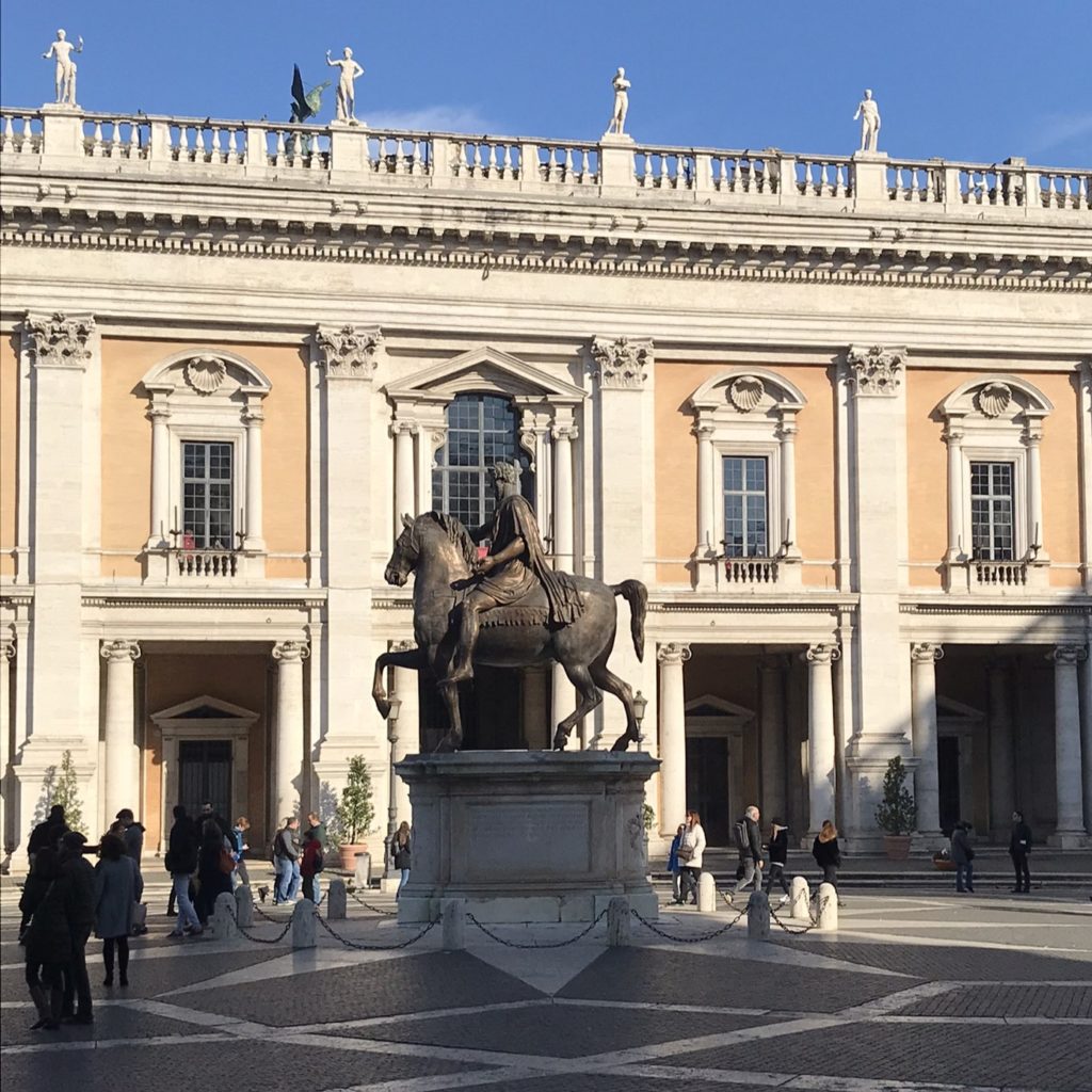Kapitol - Piazza del Campidoglio mit Reiterstandbild von Kaiser Aurel und Kapitolinische Museen