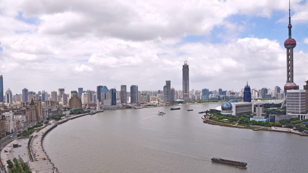 Skyline des Bund am Huangpu in Shanghai
