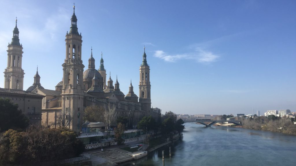 Basilika Nuestra Señora del Pilar am Ufer des Ebro