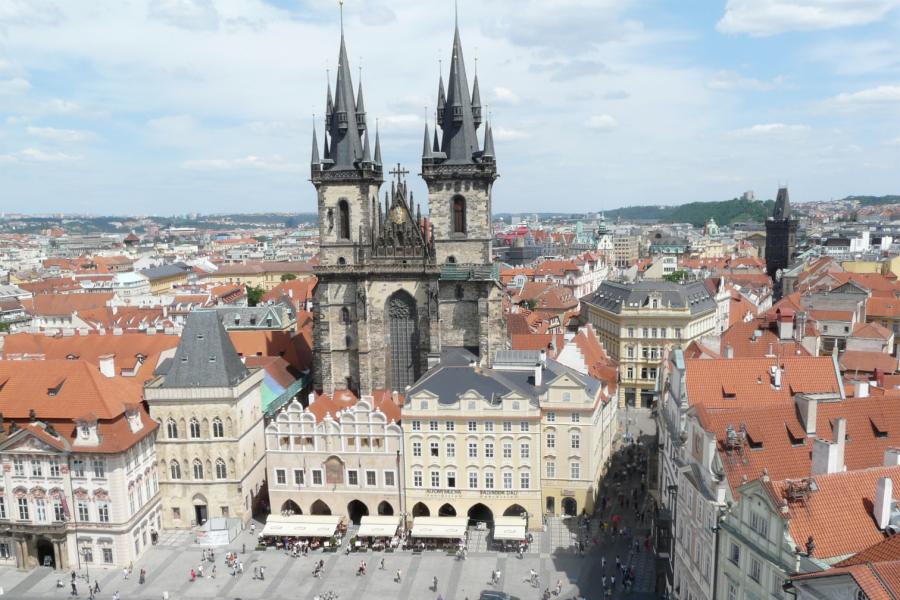 Altstädter Ring und Teynkirche in Prag