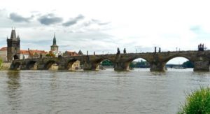 Karlsbrücke über die Moldau in Prag