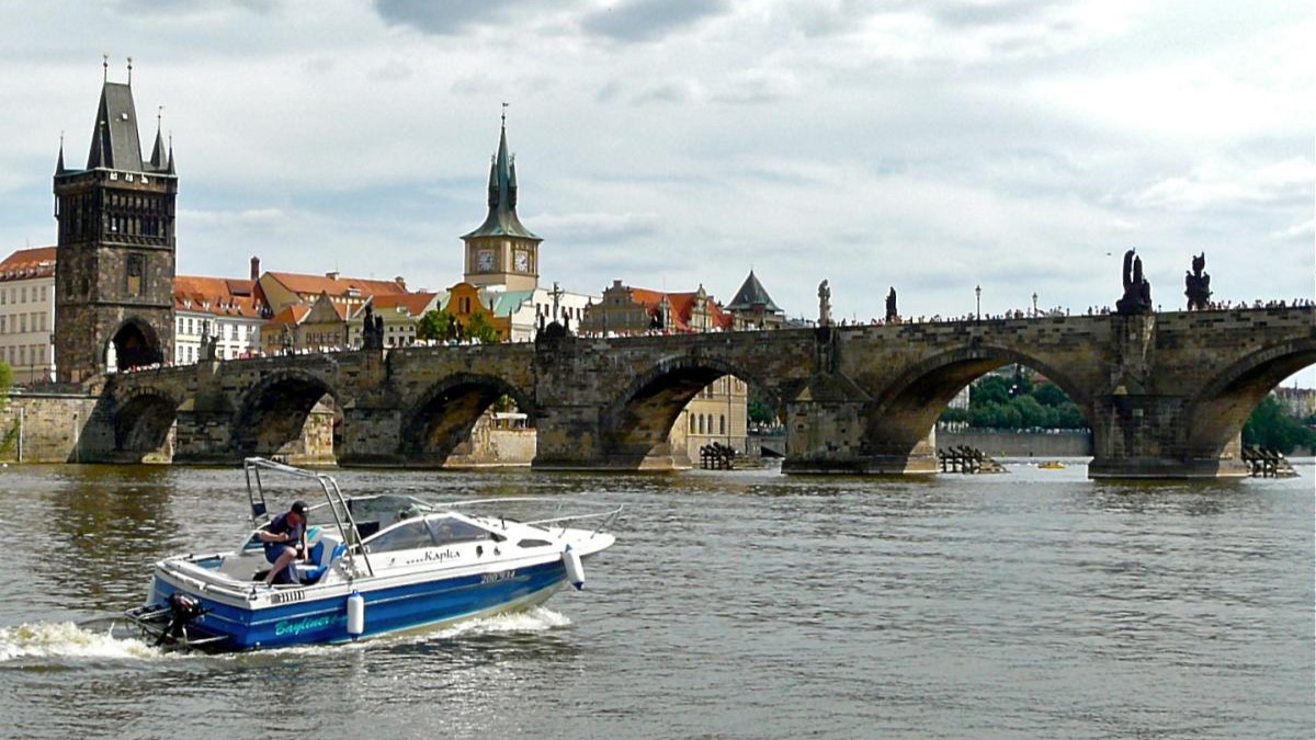 Karlsbrücke über die Moldau in Prag