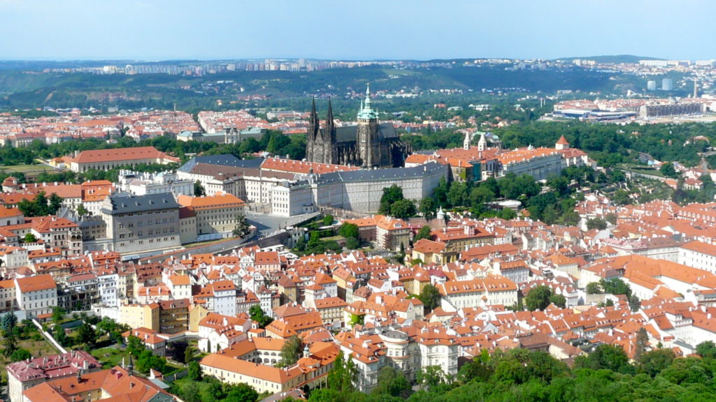 Prager Stadtteil Kleinseite und Prager Burg mit Veitsdom auf dem Hradschin