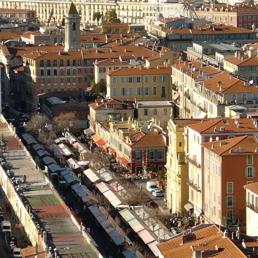 Beliebter Marktplatz in Nizza - Marché aux Fleurs Cours Saleya